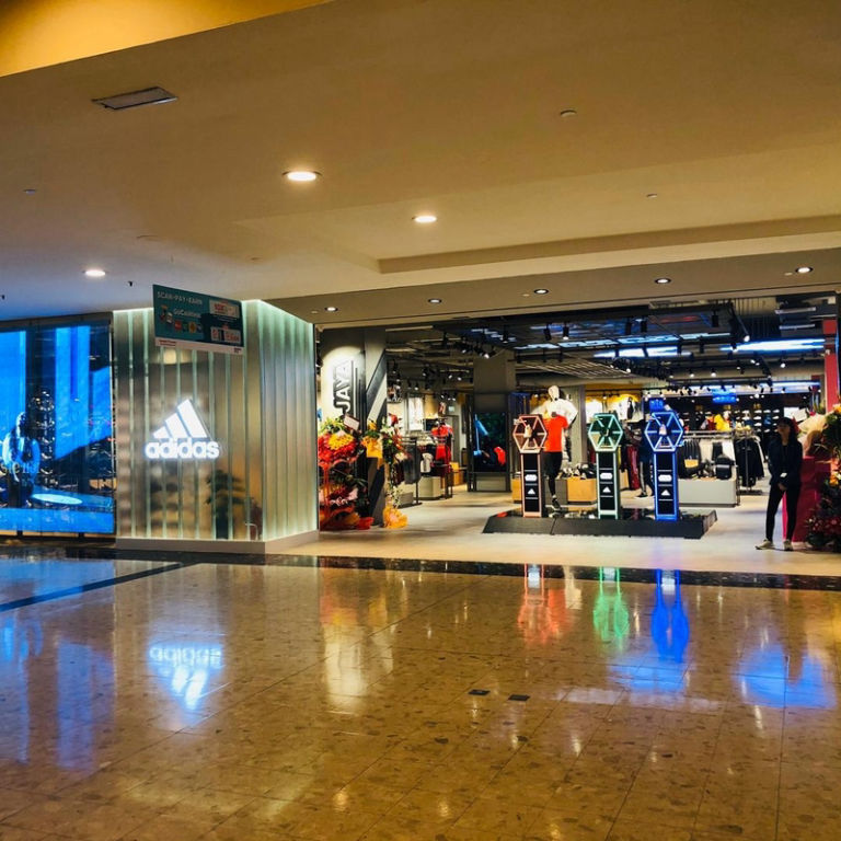 Adidas brand center central world best sale